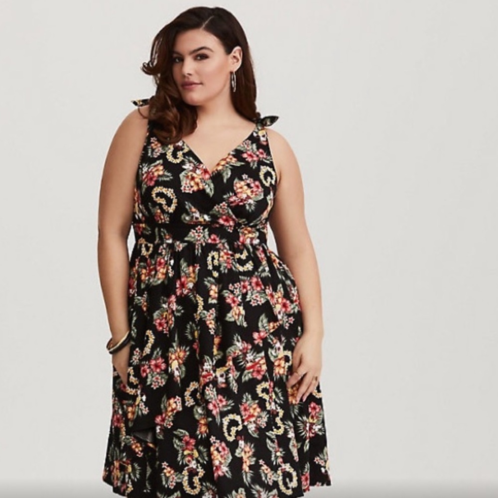 NWT Torrid Black Floral Disney Mickey & Minnie Midi Dress